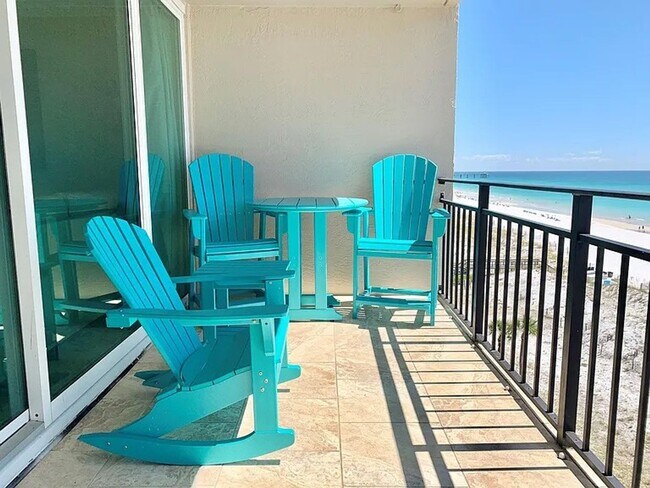 Building Photo - Views! Gorgeous, upgraded penthouse condo at The Breakers