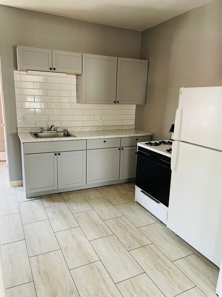 Building Photo - 1006 E Market St