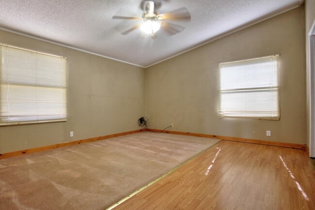 Building Photo - 2-1502 Ranch Rd 261