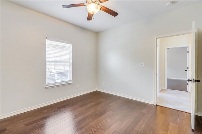 Building Photo - 5834 Aava Dr