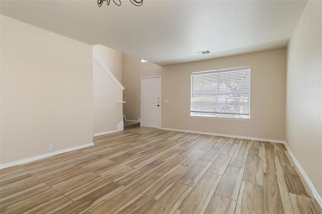 Building Photo - 401 Spruce Dr
