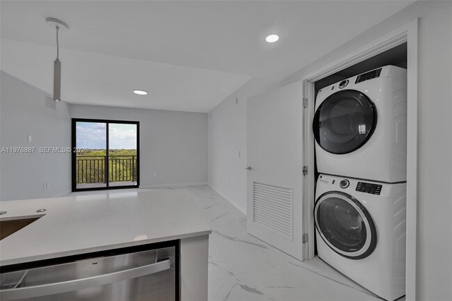 Building Photo - 840 NE 130th St