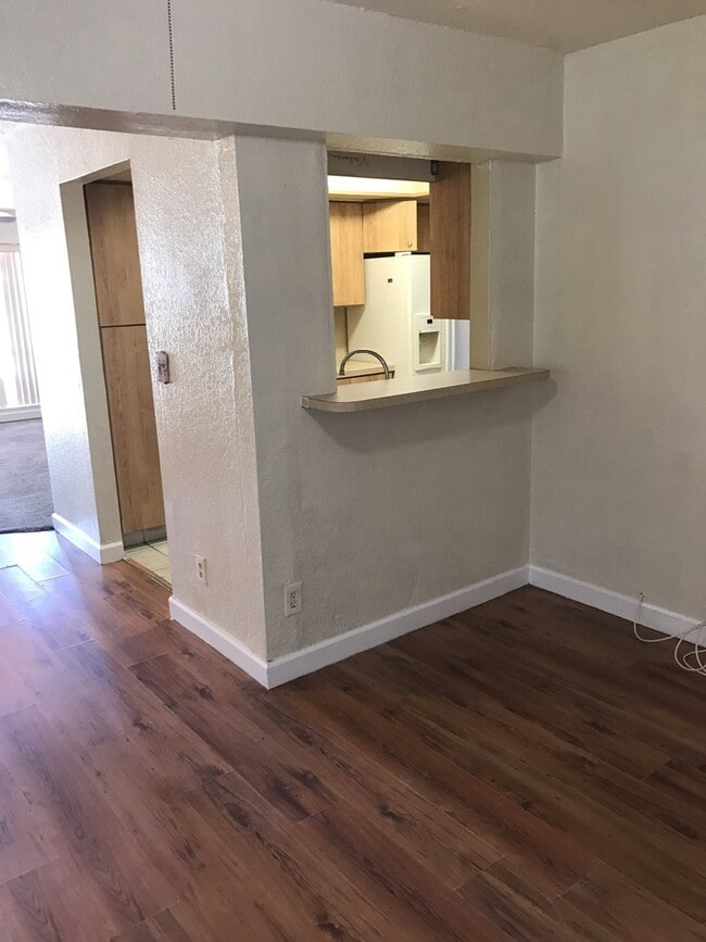 Building Photo - Nice 3-1 with central air