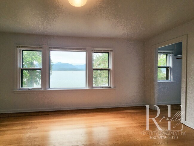 Building Photo - Waterfront Tudor on 2+ Acres | Private, Vi...