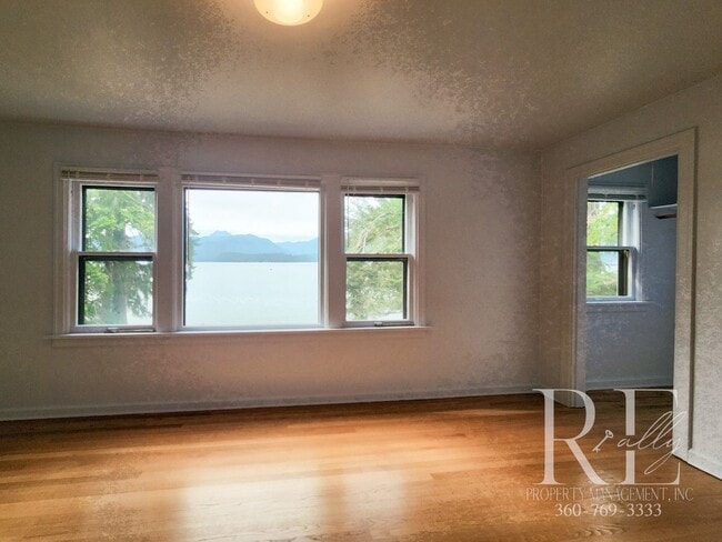 Building Photo - Waterfront Tudor | Private, Vintage Charm with Casita