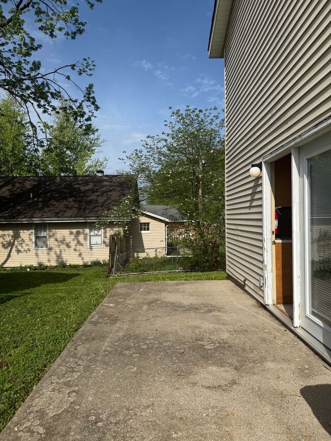 Building Photo - 4 bedroom, 2 bath House