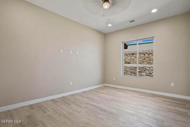 Building Photo - 1031 Vinton Ave