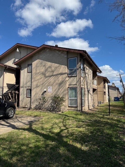 Building Photo - 8315 Jorine Dr