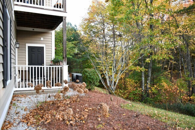 Building Photo - 80 Carriage Way