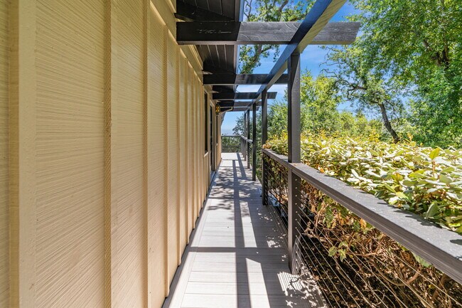 Building Photo - 24 El Rey Rd