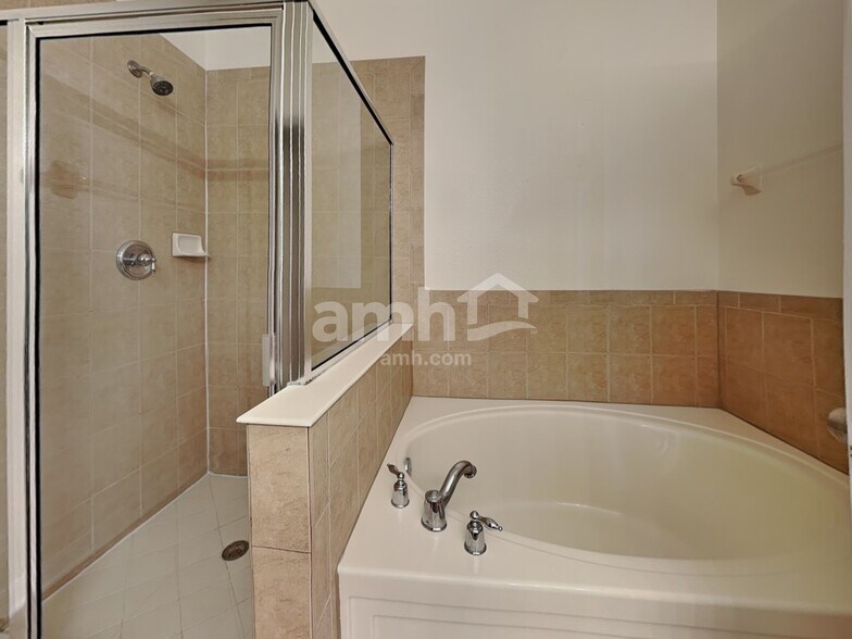 Building Photo - 6019 Blue Sage Dr