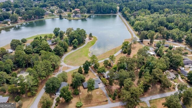Building Photo - 608 N College Dr