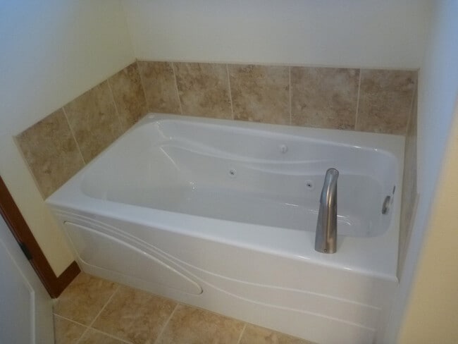 Building Photo - ***PENDING APPLICATION***Impressive Dog Fr...