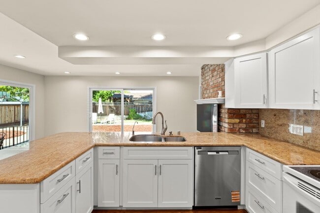 Building Photo - 5525 Amby Dr