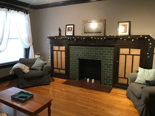 Living room - 653 E. 50th Place