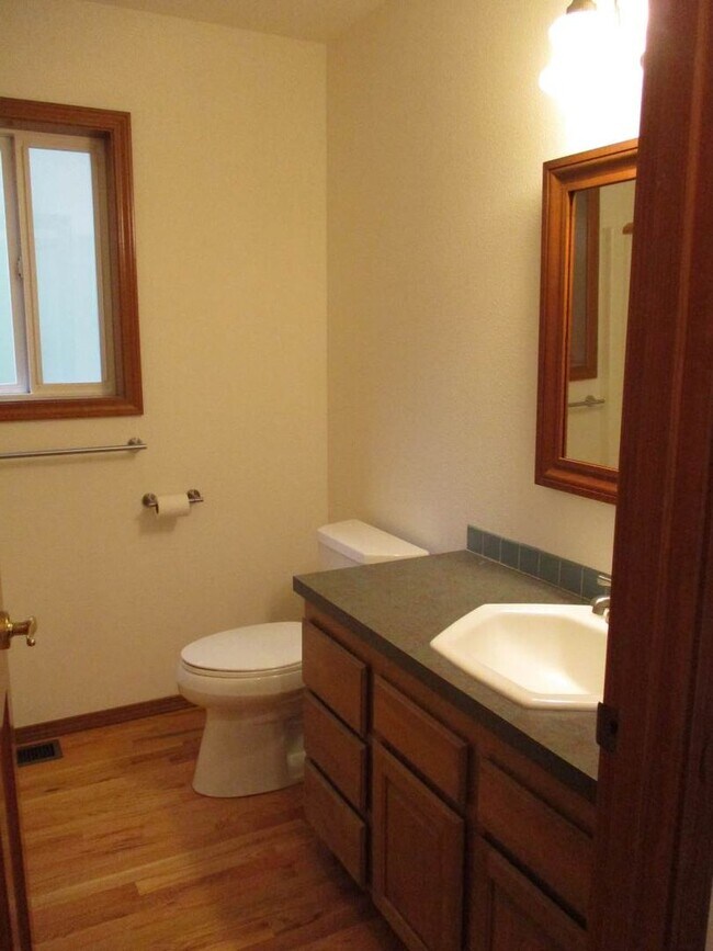 Building Photo - Beautiful 3 Bedroom 2.5 Bath Home in Gig H...