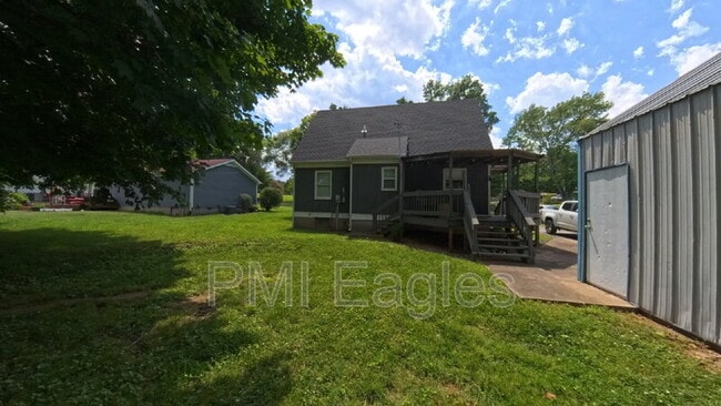 Building Photo - 504 Willow Ln