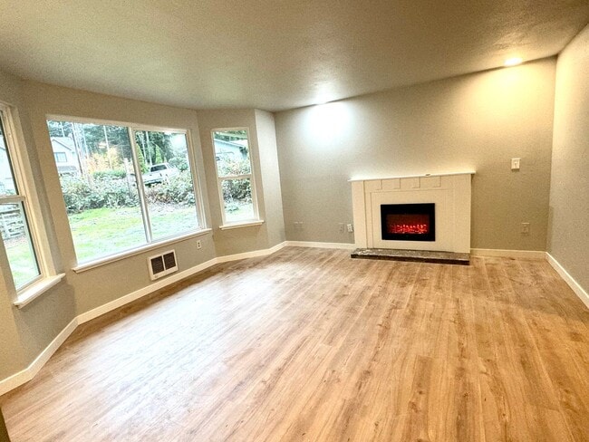 Building Photo - Modern 2BR, 1.5BA Duplex in Gig Harbor - F...