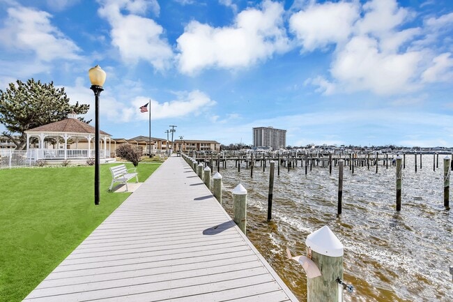 Building Photo - 113 Wharfside Dr
