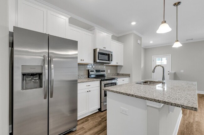 Building Photo - End Unit Townhome in Port Wentworth