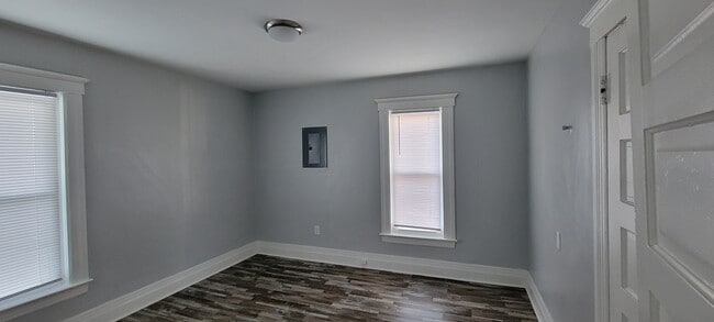 Building Photo - 68 E James St
