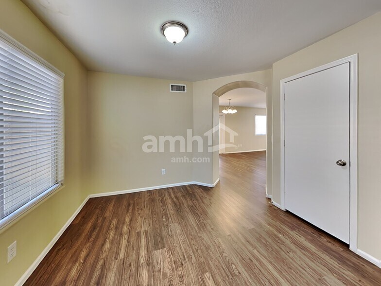 Building Photo - 16632 W Belleview St