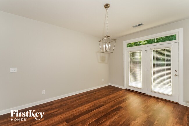 Building Photo - 7681 Cloverdell Dr