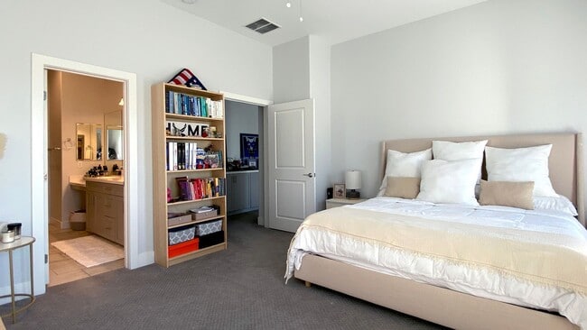 Building Photo - Spectacular 3 Bedroom Townhouse in Gate Community Near Sky Canyon and Centennial! Strip Views!