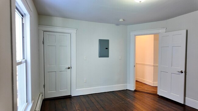 Building Photo - 294 Windsor St