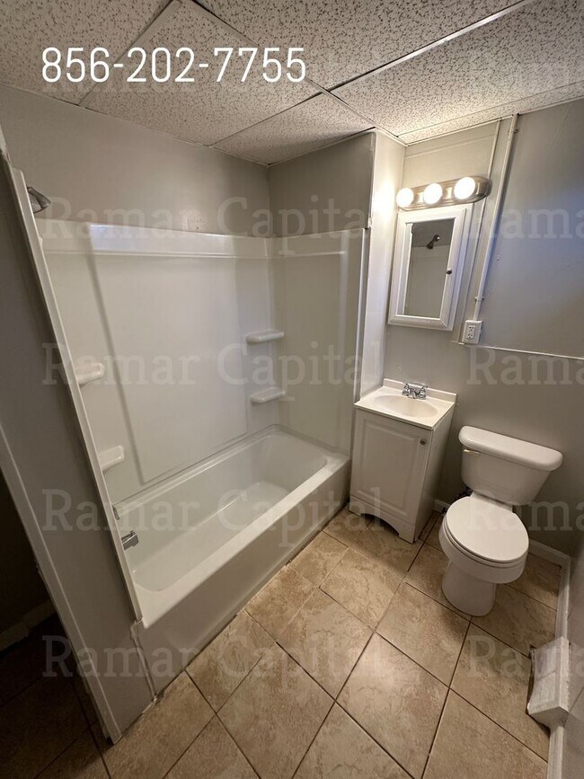 Building Photo - 912 Mt Ephraim Ave