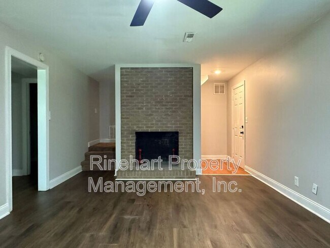 Building Photo - 645 Greenbriar Ave