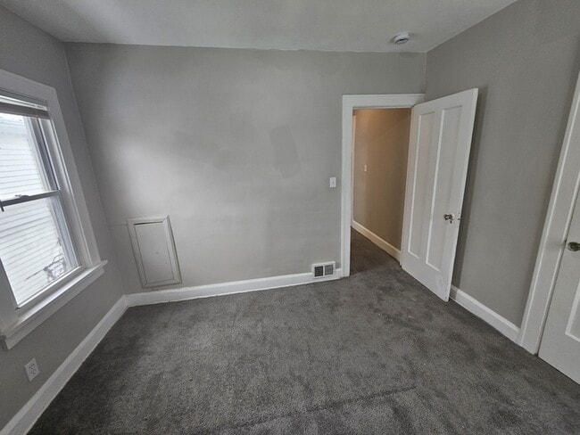 Building Photo - 931 Helmsdale Rd