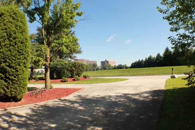 Building Photo - 44 Kingston Dr