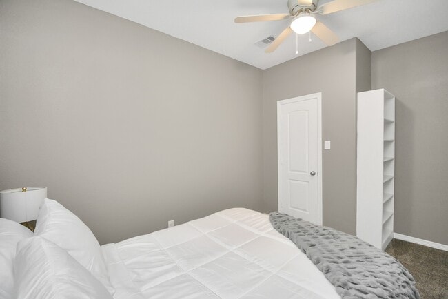 Building Photo - 3019 Elysian St