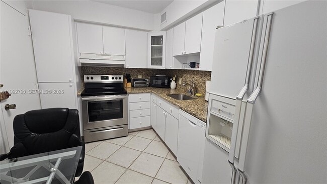 Building Photo - 1980 S Ocean Dr