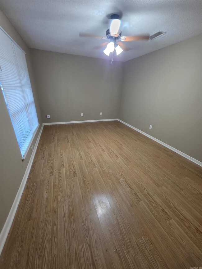 Building Photo - 11615 Ashwood Dr