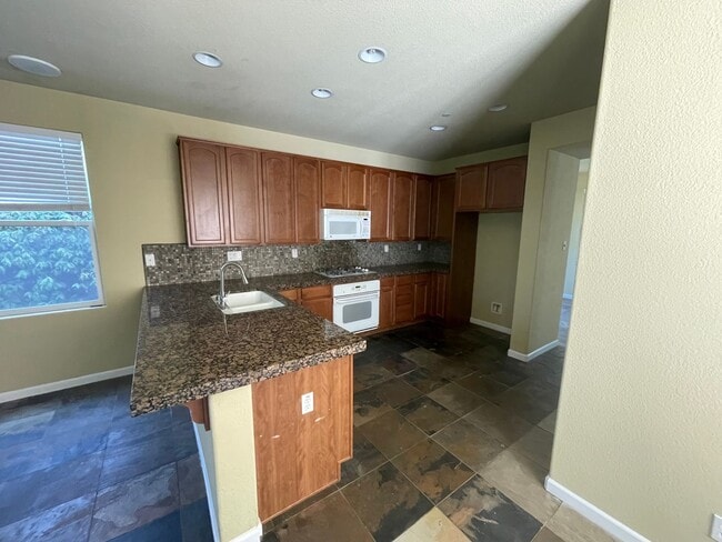 Building Photo - $3995 - 3 Bed/2.5 Bath Two Story Home in D...