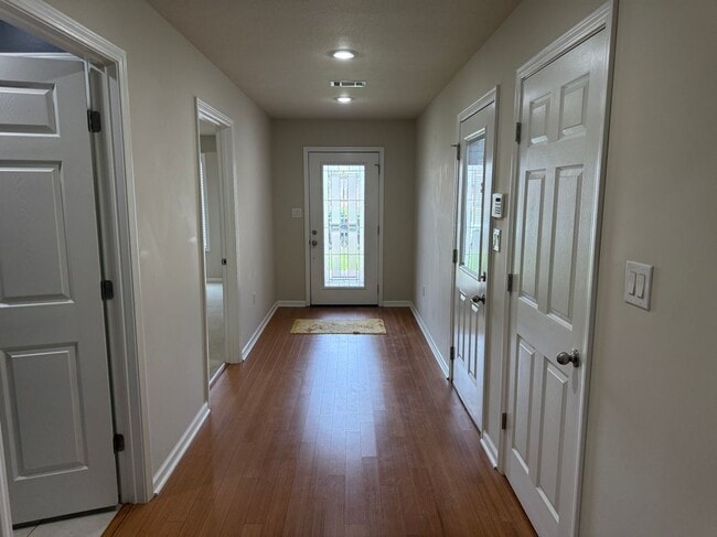 Building Photo - 12 Enclave Cir
