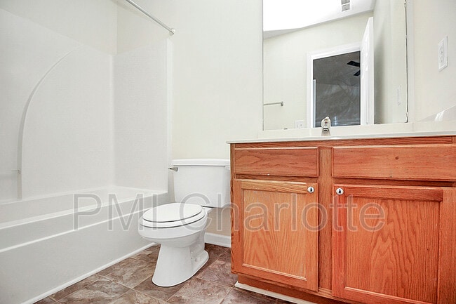 Building Photo - 1815 Butterfly Ln