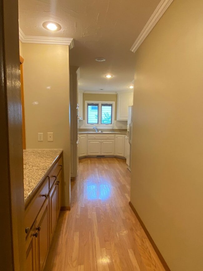 Building Photo - 3 Bed 3 Bath Home