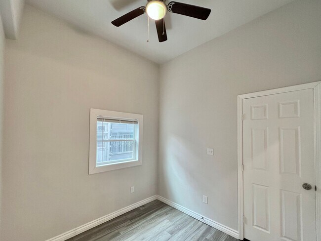 Building Photo - Beautiful 1Bd/1Ba Walking Distance to The Pearl