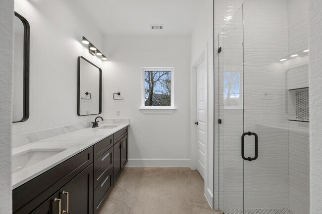 Building Photo - 830 Woodland Hills Dr