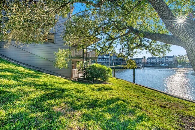 Building Photo - 18138 Bal Harbour Dr