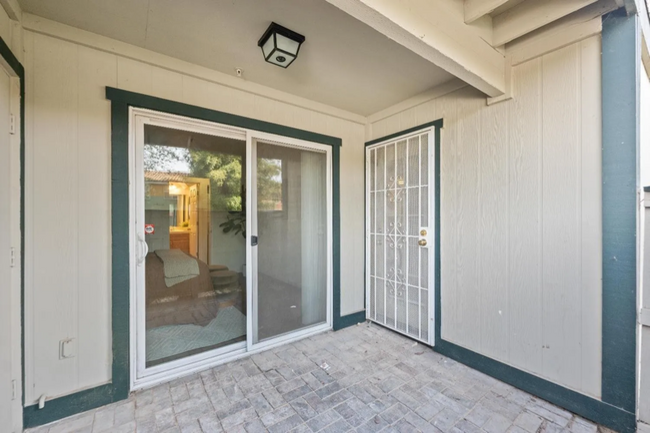 Building Photo - 7283 Florin Mall Dr