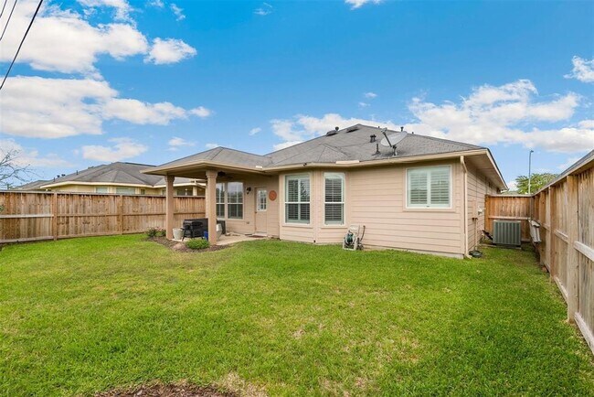 Building Photo - 21731 Sierra Long Dr