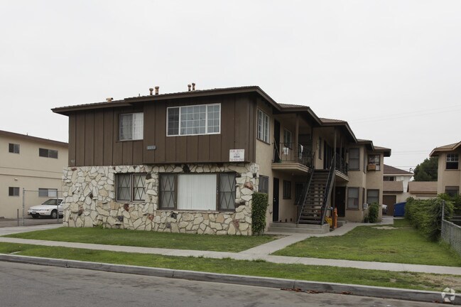Primary Photo - 1145 N Mayfair Ave