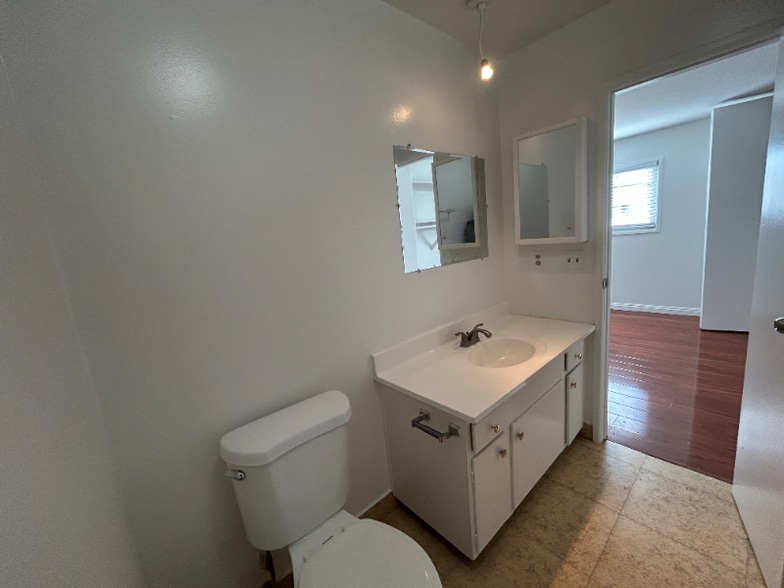 Building Photo - 2340 W Greenacre Ave