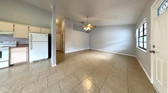 Building Photo - 1159 E Rohe St