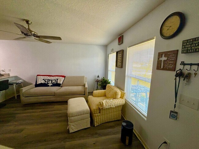 Building Photo - Four Bedroom / Three Bath Home