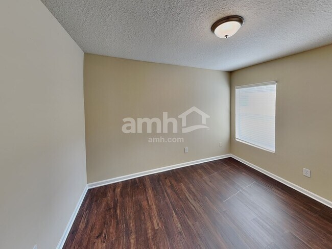 Building Photo - 12333 Anarania Dr